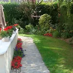 Hotel Logis Les Airelles En Bray 2*