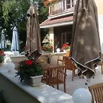 Hotel Logis Les Airelles En Bray 2*