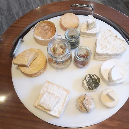 호텔 Logis Hotel-restaurant Les Airelles 2*