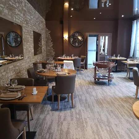 호텔 Logis Hotel-restaurant Les Airelles Neufchâtel-en-Bray