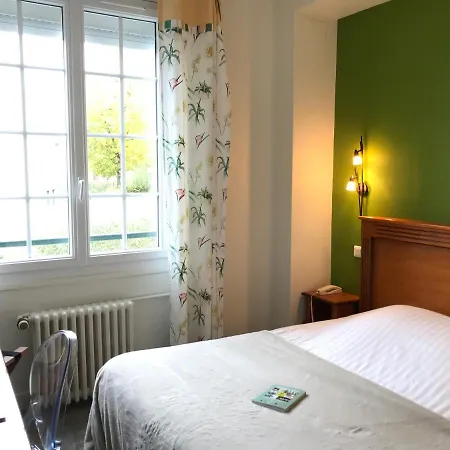 호텔 Logis Hotel-restaurant Les Airelles Neufchâtel-en-Bray