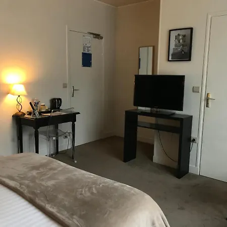 Logis Les Airelles En Bray Hotel