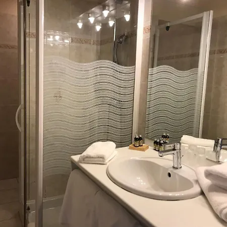 Logis Hotel-restaurant Les Airelles 호텔 Neufchâtel-en-Bray