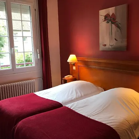 호텔 Logis Hotel-restaurant Les Airelles Neufchâtel-en-Bray