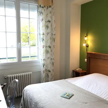 Logis Les Airelles En Bray Hotel