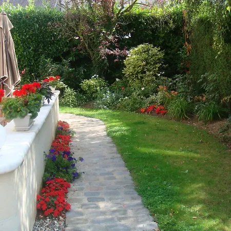 호텔 Logis Hotel-restaurant Les Airelles 2*