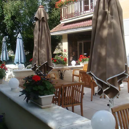 호텔 Logis Hotel-restaurant Les Airelles 2*