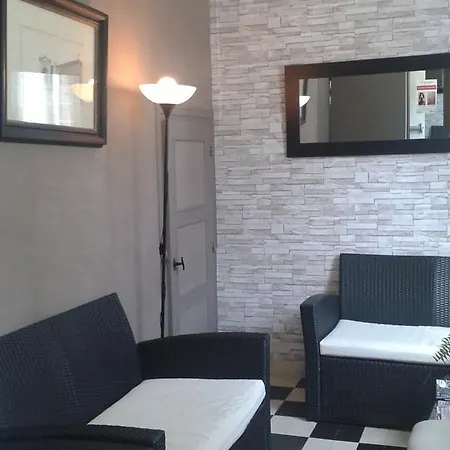 호텔 Logis Hotel-restaurant Les Airelles 2*
