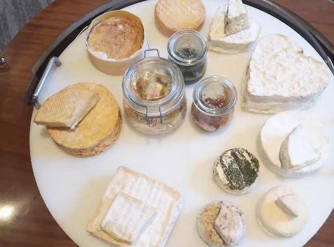 Hotel Logis Les Airelles En Bray 2*