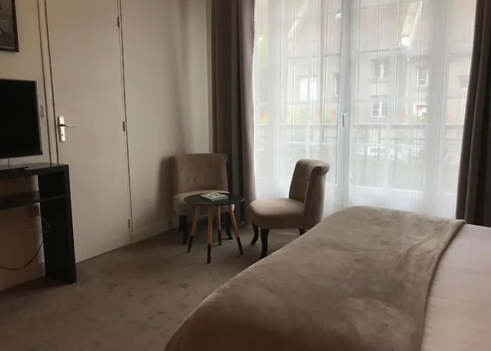 Logis Les Airelles En Bray Hotell