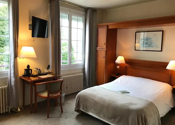 Logis Les Airelles En Bray Hotel