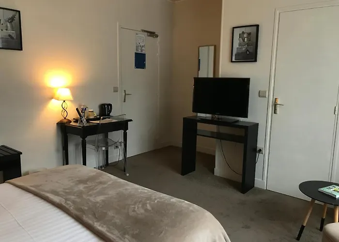 Logis Les Airelles En Bray Hotel