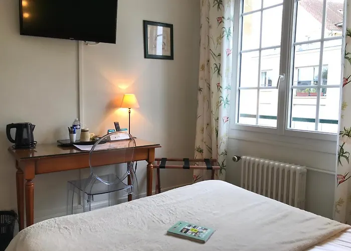 Logis Les Airelles En Bray 2*