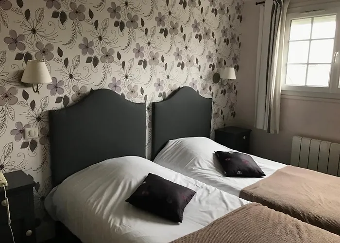 Logis Les Airelles En Bray Hotel